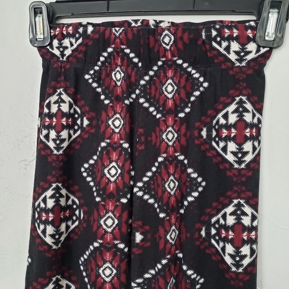 Rue21 Medium Black Red White Pattern Leggings One Size OS Soft Stretchy - Picture 2 of 5